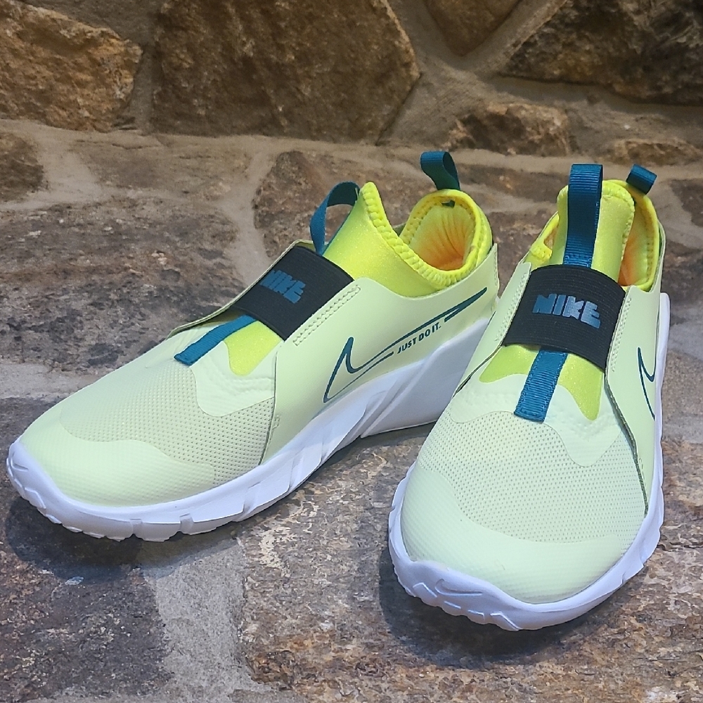 Nike Kids Sneakers in Yellow and Blue